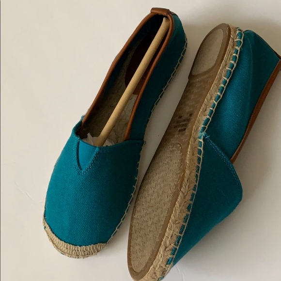 Michaels Kors Meg espadrilles slip on flats. - Picture 4 of 5